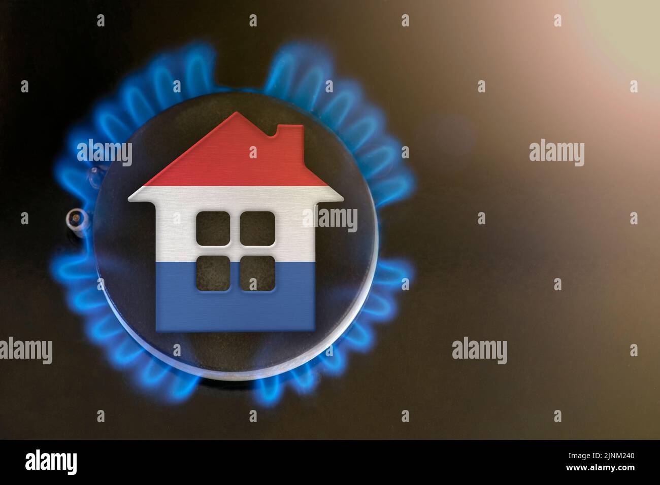 crisi del gas. Aumento dei costi delle utenze nei Paesi Bassi. Crisi energetica, problemi di esportazione-importazione nei Paesi Bassi. Il concetto, bruciatore a gas e modello di casa sono Foto Stock