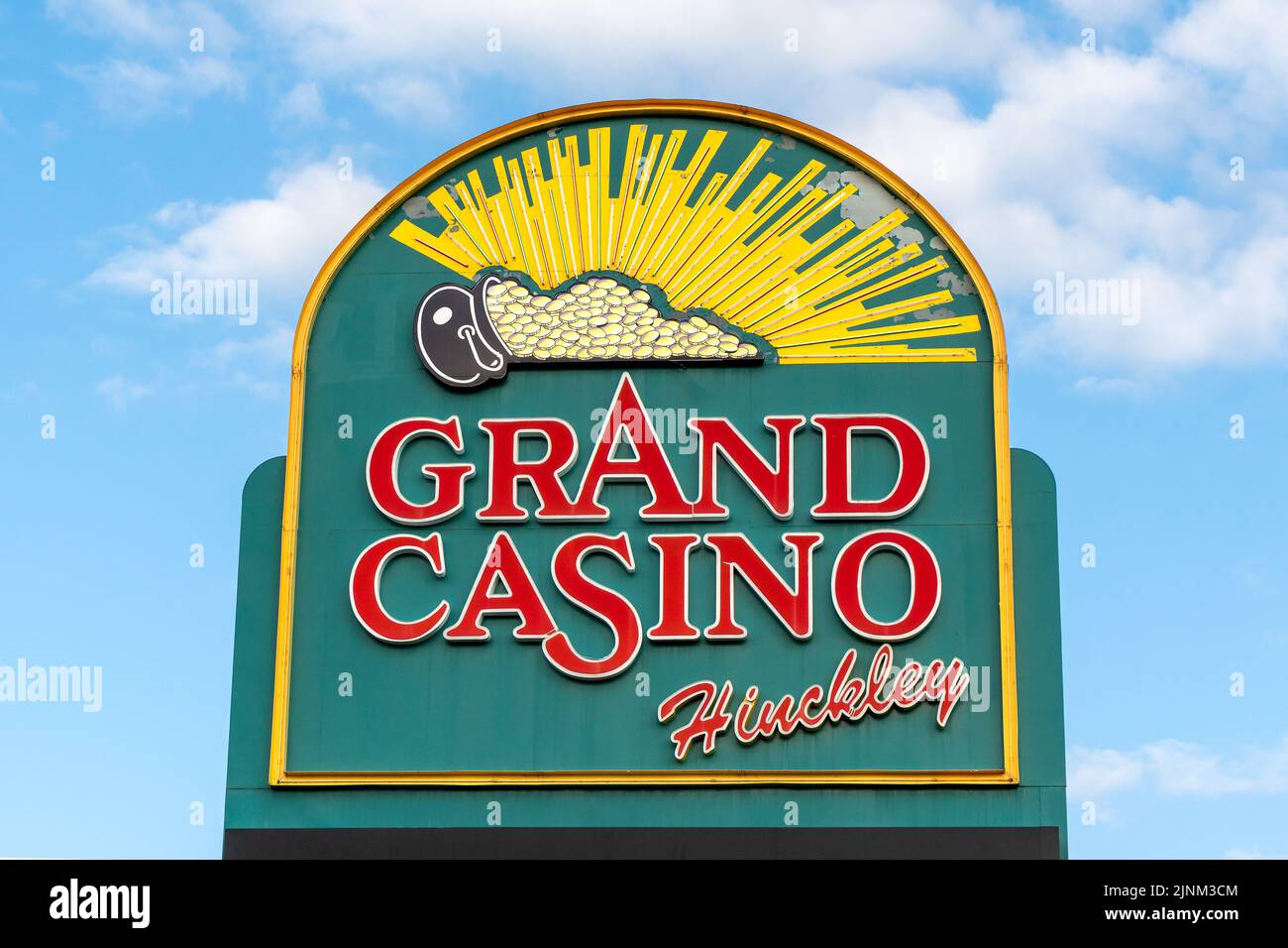 HINKLEY, MN, USA - 9 LUGLIO 2022: Esterno del Grand Casino Hinckley e logo del marchio. Foto Stock