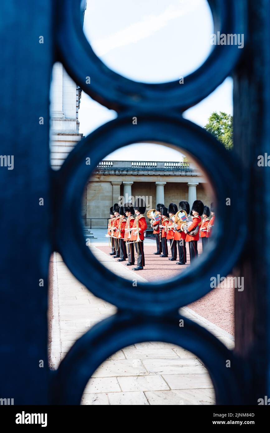 Cambio delle Guardie, Buckingham Palace, Westminster, Londra, Regno Unito Foto Stock