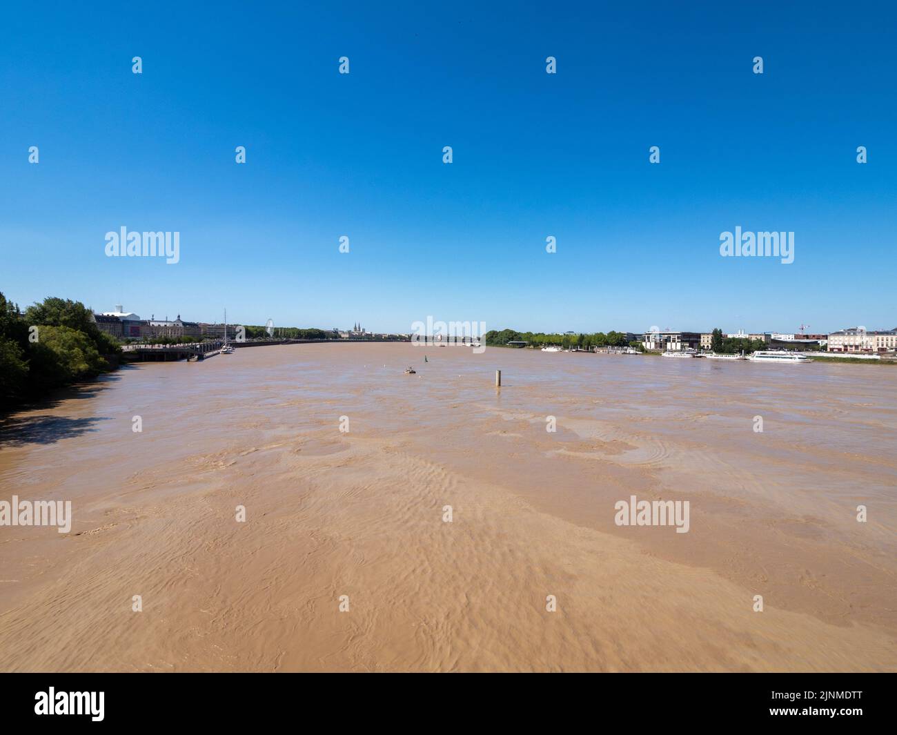 Panorama del fiume Garonna dalle rive di Bordaux Foto Stock