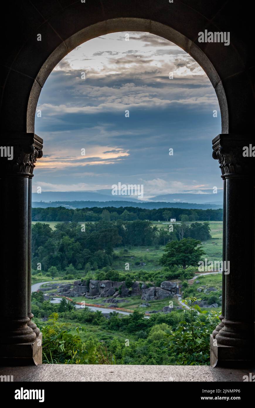 Guarda la tempesta dal castello, Little Round Top, Gettysburg, Pennsylvania, Stati Uniti Foto Stock