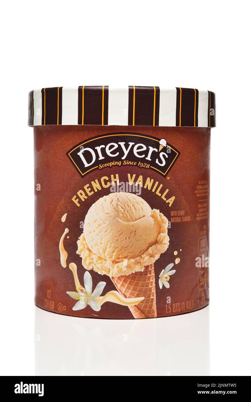 IRVINE, CALIFORNIA - 12 AGOSTO 2022: Una scatola di gelato alla vaniglia francese Dreyers. Foto Stock