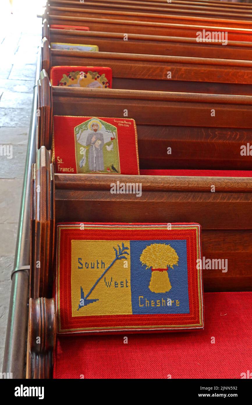 Sudovest Cheshire cuscino ginocchia in St Mary's Church, Church Lane, Nantwich, Cheshire, Inghilterra, REGNO UNITO, CW5 5RQ Foto Stock