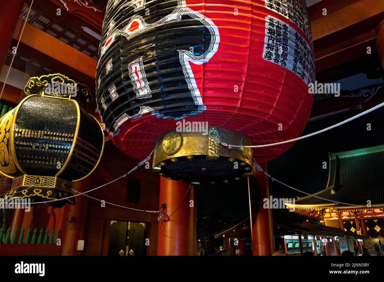 Tempio di Asakusa_Lanterna gigante_sera_Asakusa_Tokyo_Giappone Foto Stock