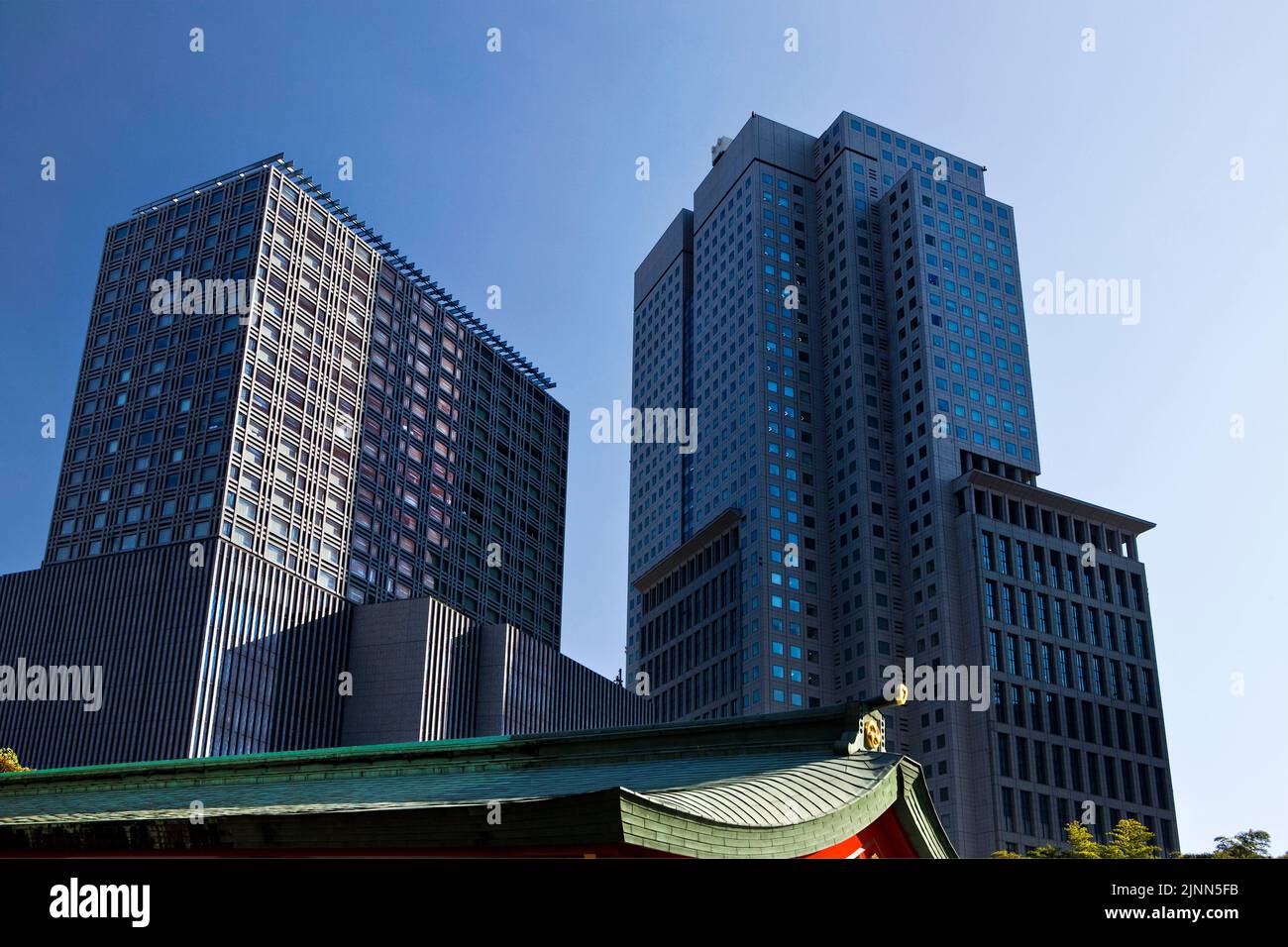 HIE Shrine Roof High-rise edifici dietro Nagatacho Tokyo Japan Foto Stock
