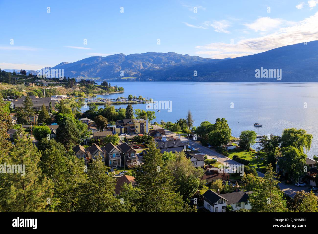 Vista dall'alto del Summerland, situato sulla riva del lago Okanagan e situato nella Okanagan Valley, British Columbia, Canada. Foto Stock