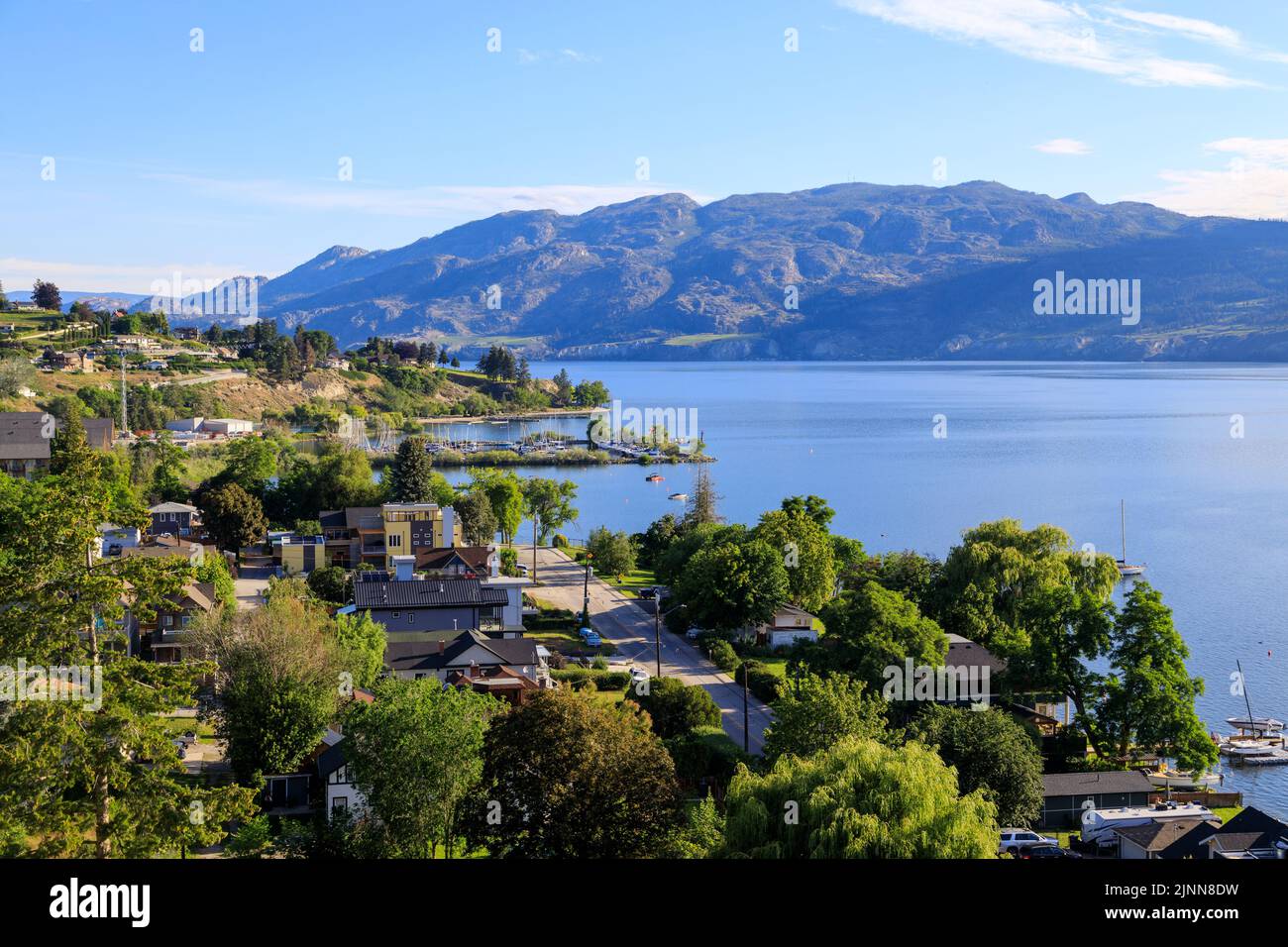 Vista dall'alto del Summerland, situato sulla riva del lago Okanagan e situato nella Okanagan Valley, British Columbia, Canada. Foto Stock