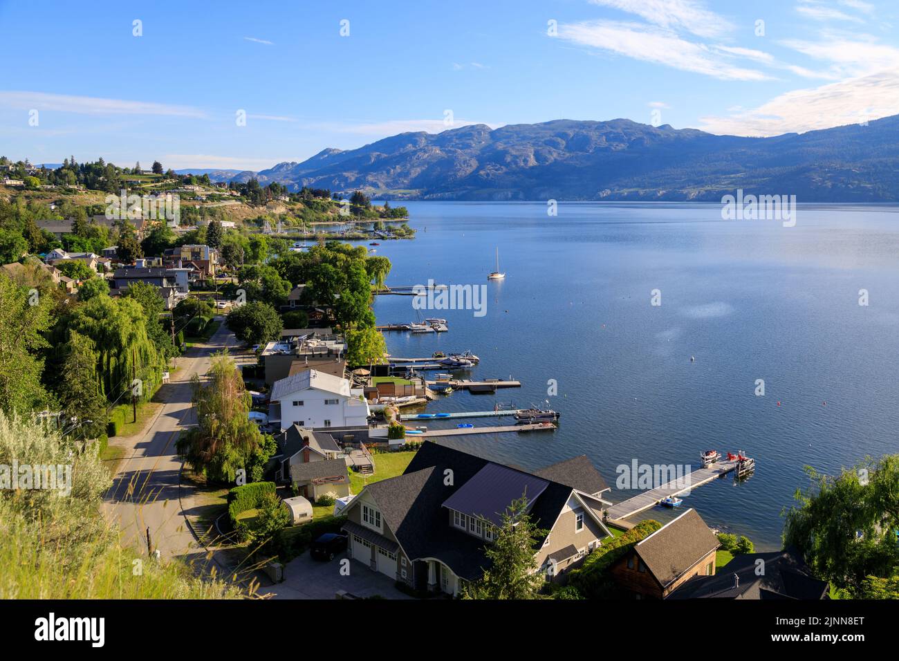 Vista dall'alto del Summerland, situato sulla riva del lago Okanagan e situato nella Okanagan Valley, British Columbia, Canada. Foto Stock