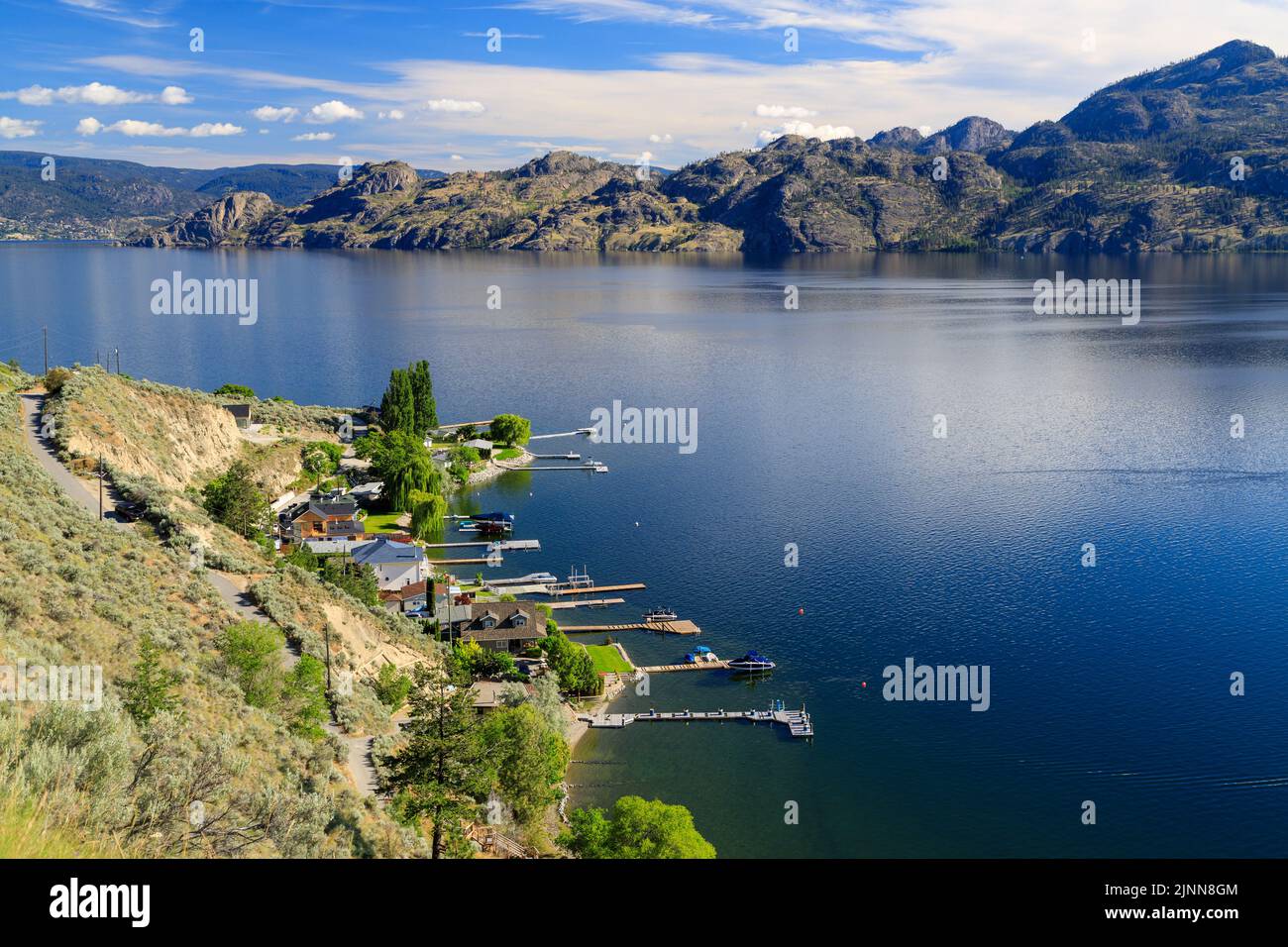 Vista dall'alto del Summerland, situato sulla riva del lago Okanagan e situato nella Okanagan Valley, British Columbia, Canada. Foto Stock