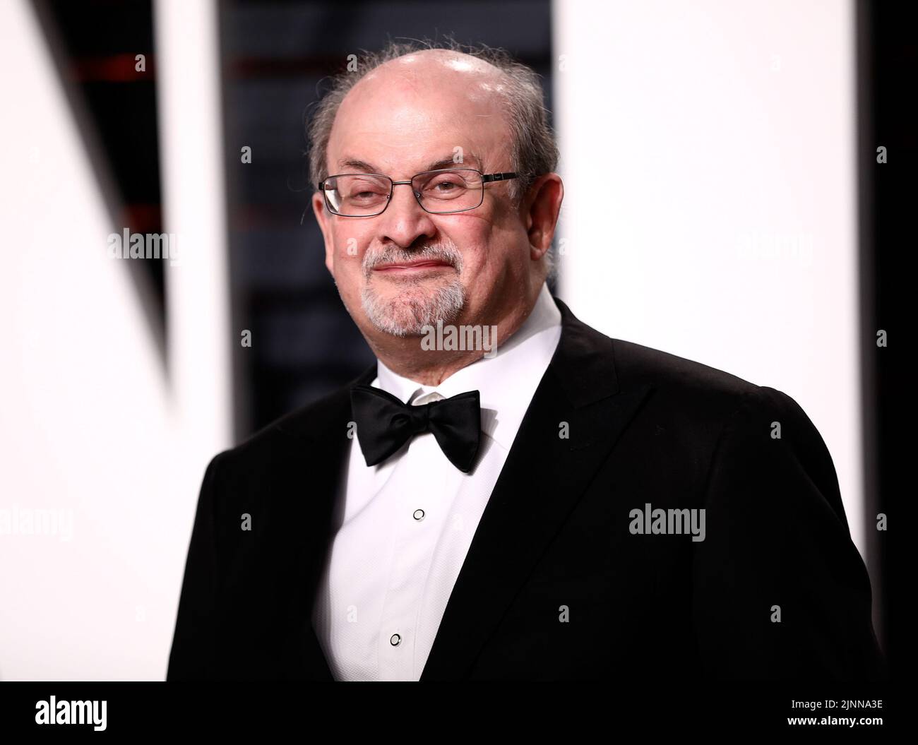 Beverly Hills. 26th Feb, 2022. Salman Rushdie partecipa al Vanity Fair Oscar Party 2017 il 26 febbraio 2017 a Beverly Hills, California. Credit: Mpi99/Media Punch/Alamy Live News Foto Stock