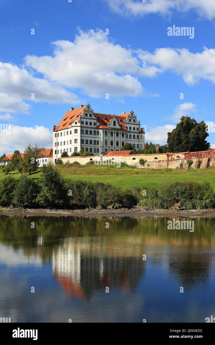 Castello di Harthausen in bel tempo. Rettenbach, Swabia, Baviera, Germania Foto Stock