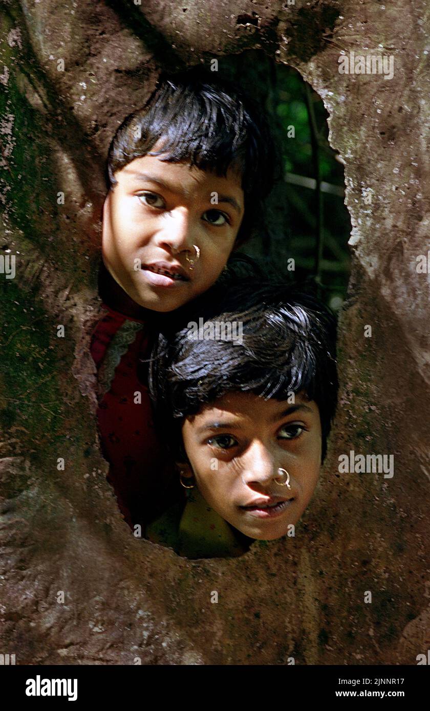 Il ritratto di due ragazze remote villaggio a Sud 24Parganas. Foto Stock