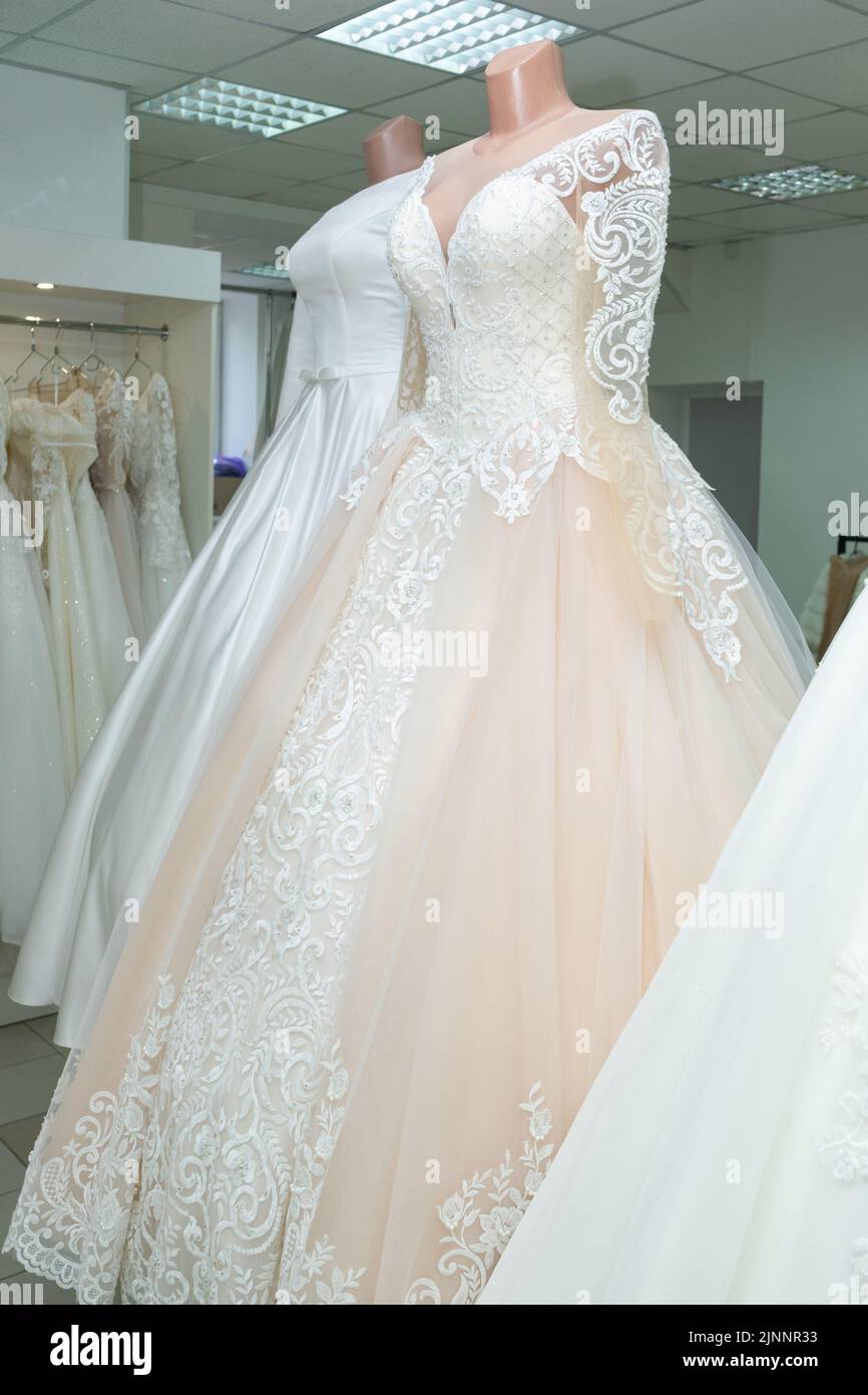 Un'idea geniale: questo atelier di abiti da sposa mette un manichino su