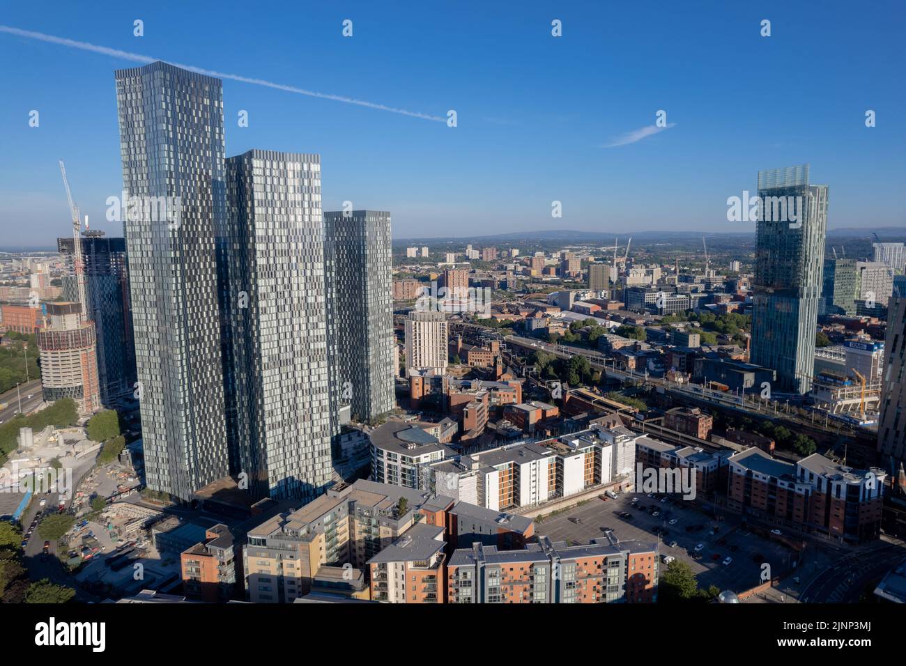 Centro di Manchester Vista aerea del drone sopra i lavori di costruzione Skyline costruzione Blue Sky Estate Beetham Tower Deansgate Square 2022 Foto Stock