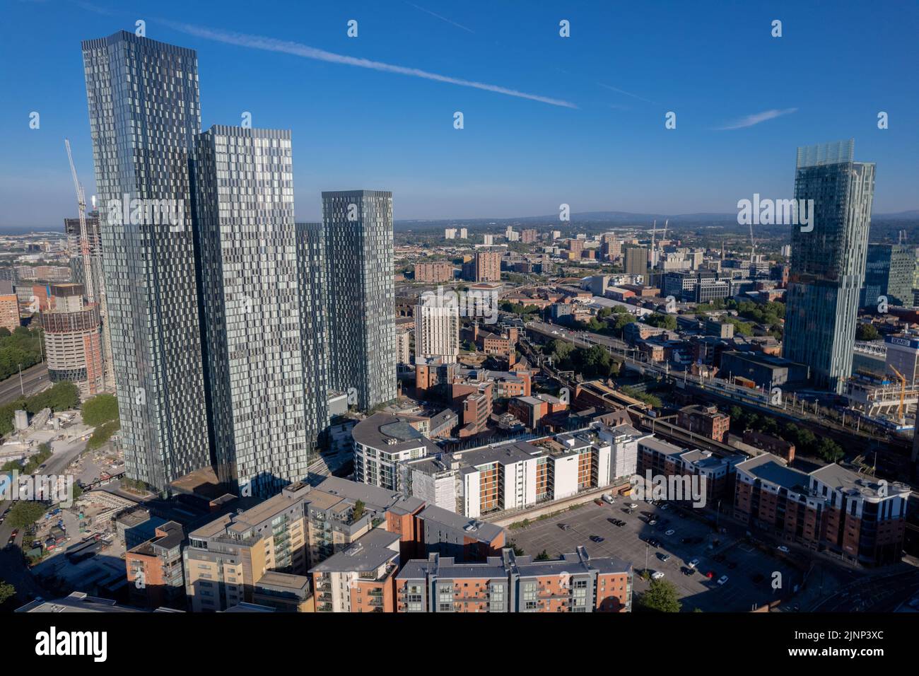 Centro di Manchester Vista aerea del drone sopra i lavori di costruzione Skyline costruzione Blue Sky Estate Beetham Tower Deansgate Square 2022 Foto Stock