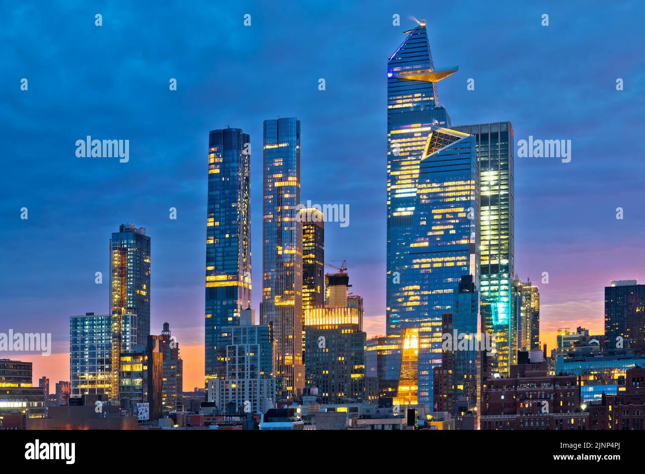 Vista serale dello skyline di New York City Hudson Yards, Stati Uniti d'America Foto Stock