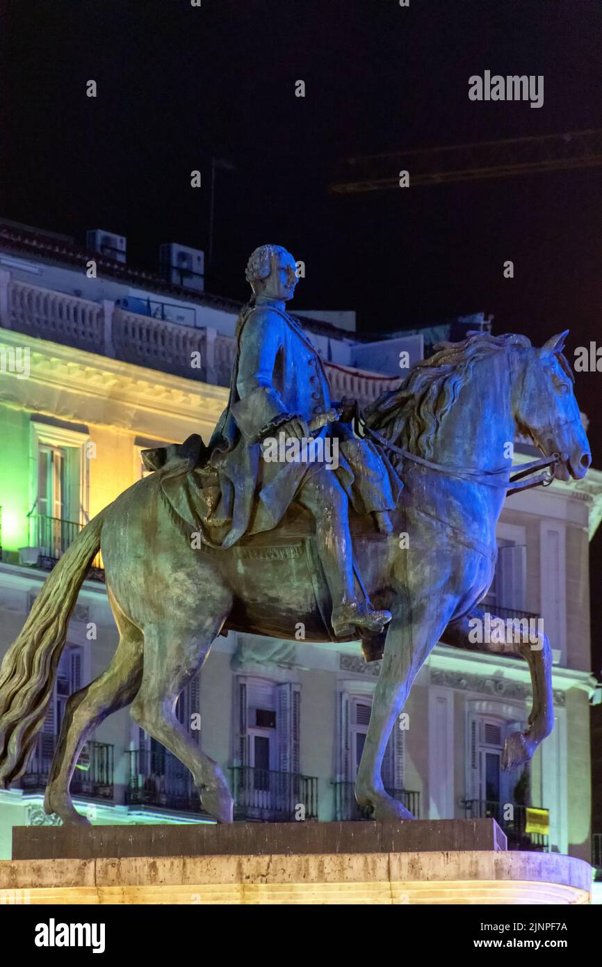 Estatua equadestre del Rey Carlos III en la Puerta del Sol de Madrid, España Foto Stock