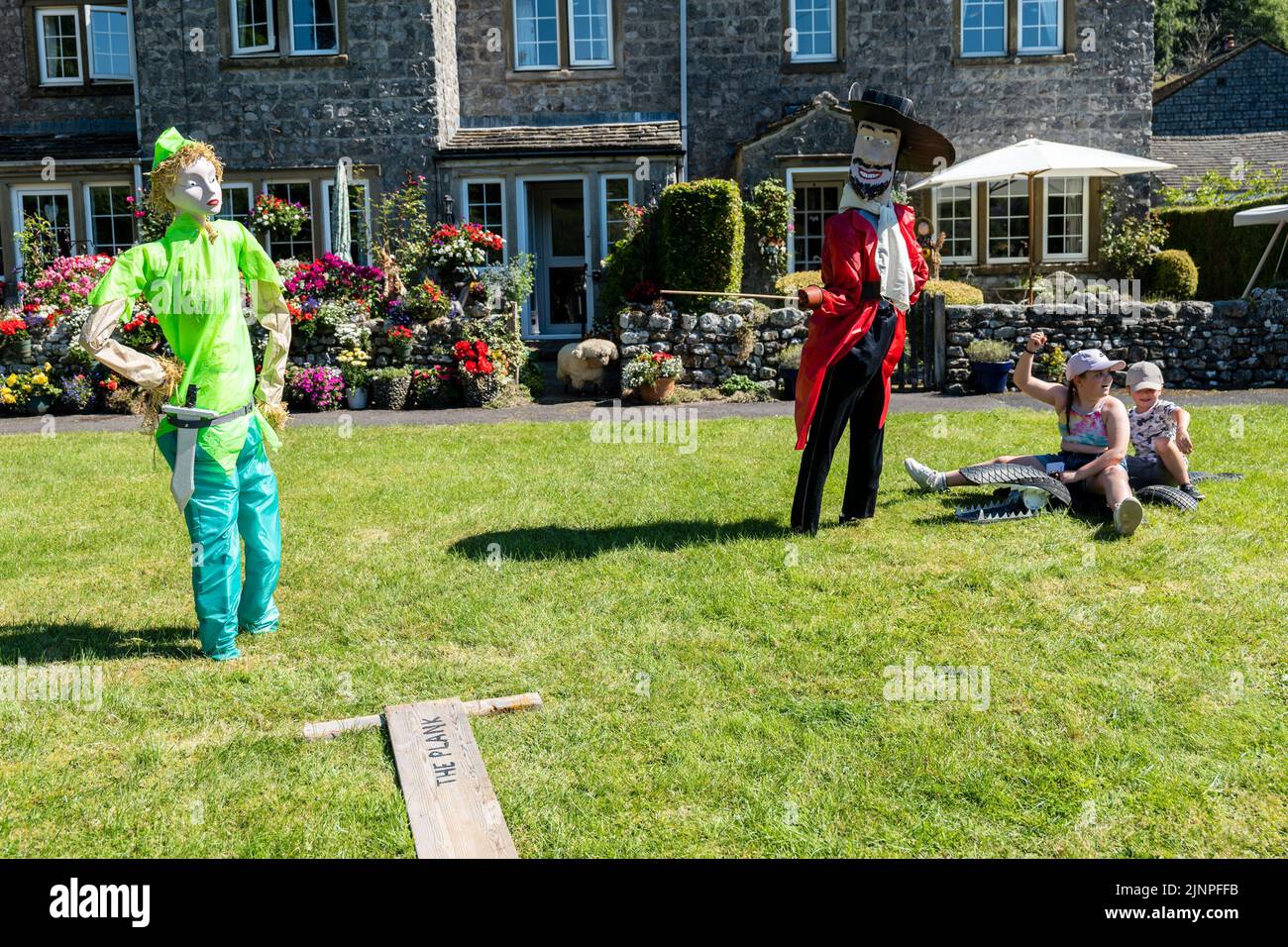 Kettlewell Scarecrow Festival (13th agosto 2022.) nelle Yorkshire Dales. Un evento annuale con spaventapasseri fatti dagli abitanti del villaggio. Foto Stock