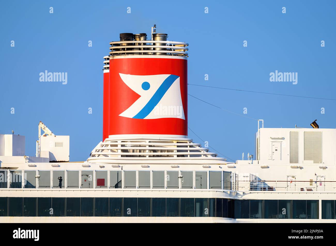 Il Fred. Logo a imbuto delle linee di crociera Olsen sulla nave da crociera Bolette - Agosto 2022. Foto Stock