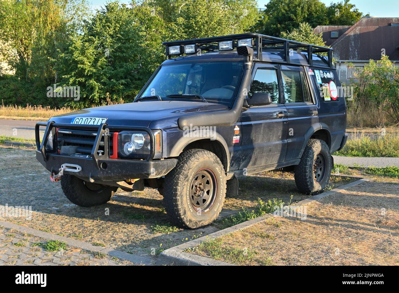 Danzica, Polonia - 12 agosto 2022: Land Rover Discovery sulla strada in città Foto Stock
