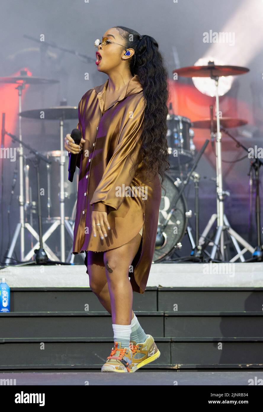 Londra, Regno Unito. 12th agosto, 2022. H.E.R. aka Gabriella Sarmiento Wilson supporta Coldplay che esegue Music of the Spheres World Tour allo Stadio di Wembley a Londra, Inghilterra. Credit: S.A.M./Alamy Live News Foto Stock