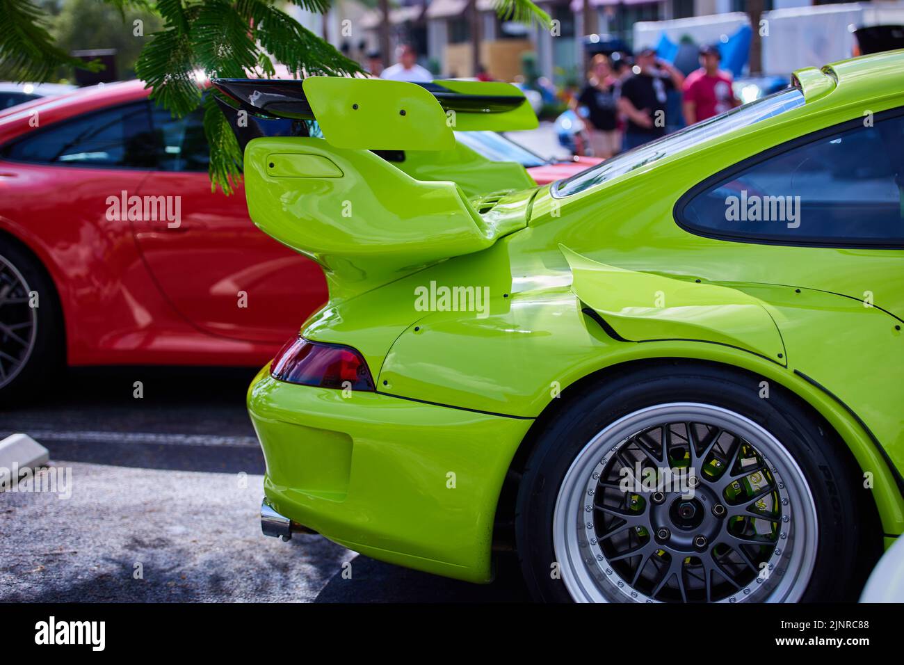 Pembroke Pines, Florida, Stati Uniti. 13th agosto 2022. Supercar Saturday Florida si svolge il secondo sabato di ogni mese presso il centro commerciale Pembroke Pines. Lamborghini, Bugatti, Ferrari, Corvette, Tesla, Petronas-AMG, Aston Martin, BMW, Jaguar, Porsche, Lotus, McLaren, Bentley, Pagani, Audi, Maserati, i proprietari e gli appassionati di Rolls Royce rappresentano i migliori marchi di auto di lusso. Credit: Yaroslav Sabitov/YES Market Media/Alamy Live News Foto Stock