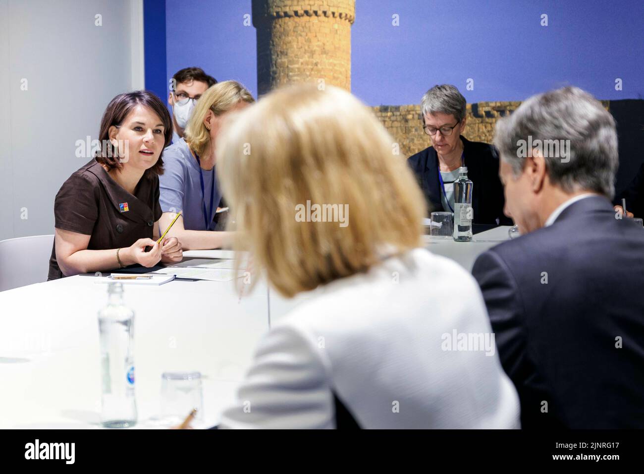 Madrid, Spagna. 29th giugno, 2022. Annalena Berbock, ministro degli Esteri tedesco, (L) ha registrato un discorso in quadricromato al vertice della NATO. Qui insieme ad Antony Blinken, Segretario di Stato degli Stati Uniti, (R). Madrid, 06/29/2022. Credit: dpa/Alamy Live News Foto Stock