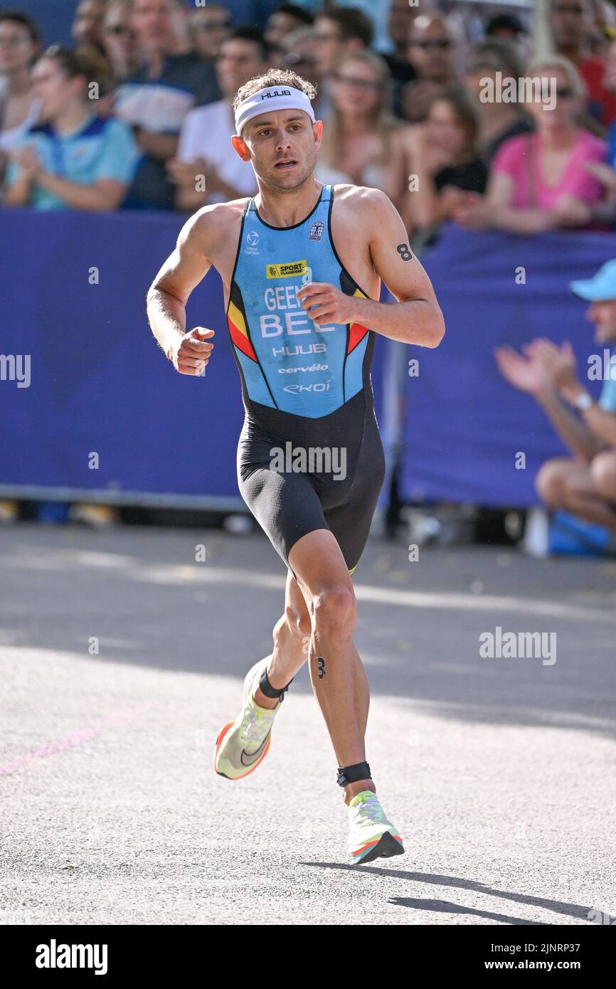 Il triatleta belga Jelle Geens ha ritratto in azione durante il Campionato europeo di Triathlon maschile Monaco 2022, a Monaco di Baviera, Germania, sabato 13 agosto 2022. La seconda edizione dei Campionati europei si svolge dal 11 al 22 agosto e prevede nove sport. FOTO DI BELGA ERIC LALMAND Foto Stock