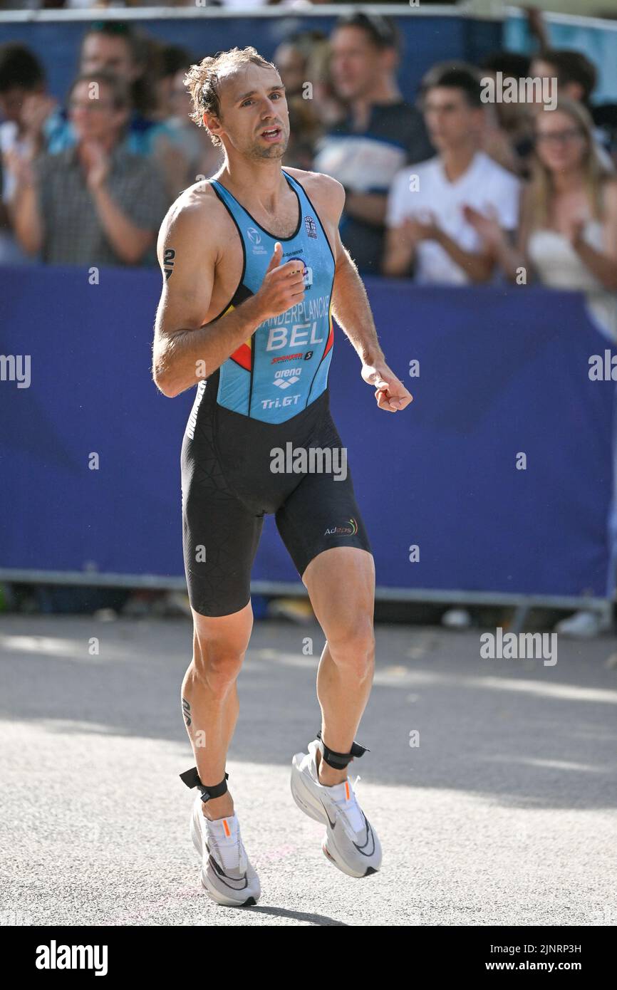 Il belga Erwin Vanderplancke ha ritratto in azione durante i campionati europei di Triathlon MEN 2022, a Monaco, in Germania, sabato 13 agosto 2022. La seconda edizione dei Campionati europei si svolge dal 11 al 22 agosto e prevede nove sport. FOTO DI BELGA ERIC LALMAND Foto Stock