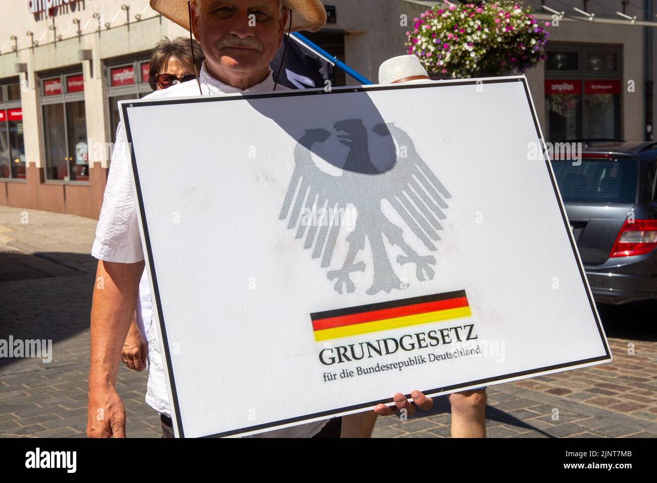 Dimostrazione a Landau, Pfalz: Die dimostrazione richtete sich gegen die geplanten Coronamaßnahmen der Regierung. Ebenfalls gefordert wurden Friedens Foto Stock
