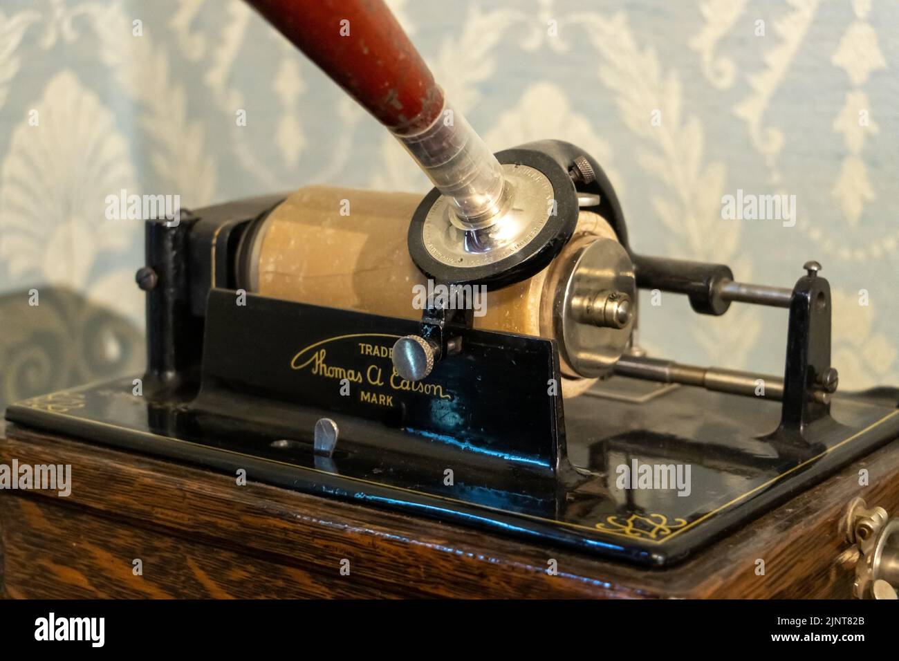 LIBEREC, CZECHIA, AGOSTO 10 2022, lo sguardo dettagliato al fonografo di Thomas Edison Foto Stock