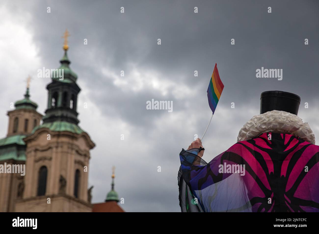 La gente partecipa alla parata Pride di Praga il 13 agosto 2022. Praga, Repubblica Ceca. Credit: Jana Asenbrennerova/Alamy Live News Foto Stock