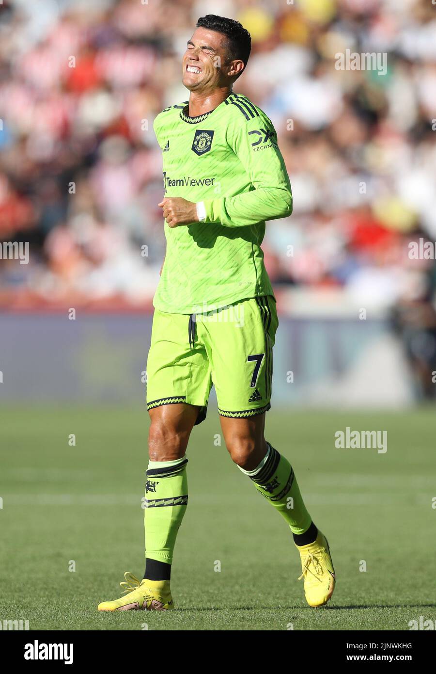 Londra, Inghilterra, 13th agosto 2022. Cristiano Ronaldo del Manchester United sembra essere in difficoltà durante la partita della Premier League al Brentford Community Stadium, Londra. L'accreditamento dell'immagine dovrebbe leggere: Paul Terry / Sportimage Foto Stock