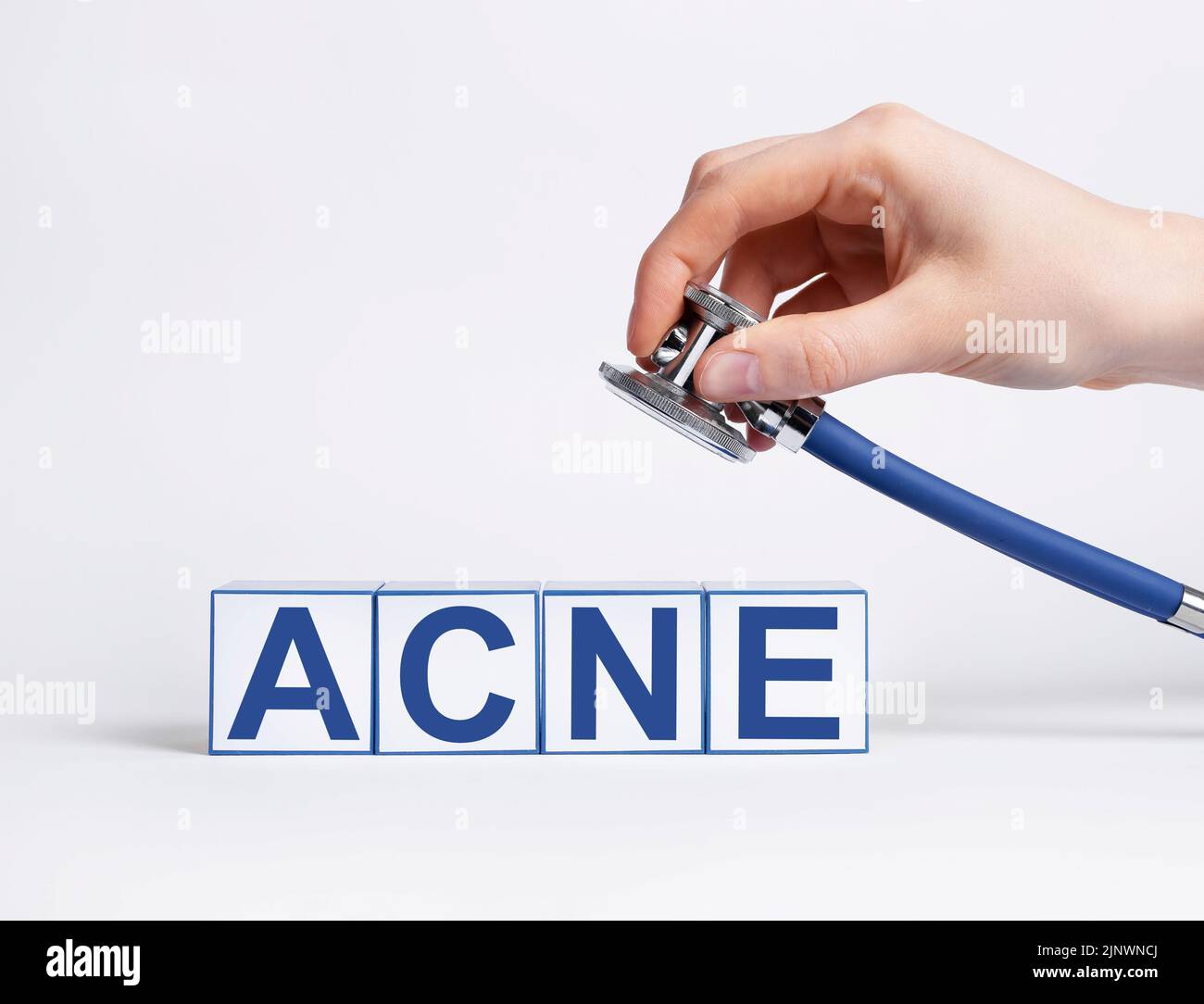 Concetto di anlisi di diagnostica dell'acne. Foto di alta qualità Foto Stock