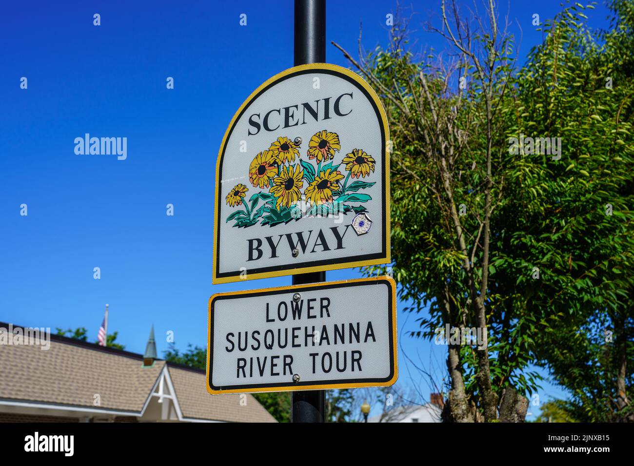 Port Deposit, MD, USA – 13 agosto 2022: Un segno scenico della Byway del Lower Susquehanna River Tour nella zona commerciale della città. Foto Stock