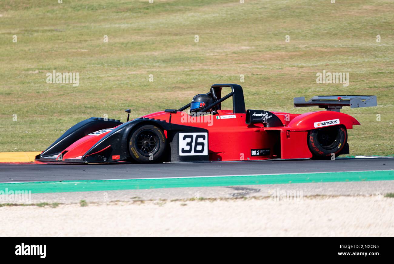 Prototipo di auto da corsa sull'azione sportiva motoristica da corsa. Vallelunga, Italia. Aprile 30 2022, weekend delle corse Foto Stock