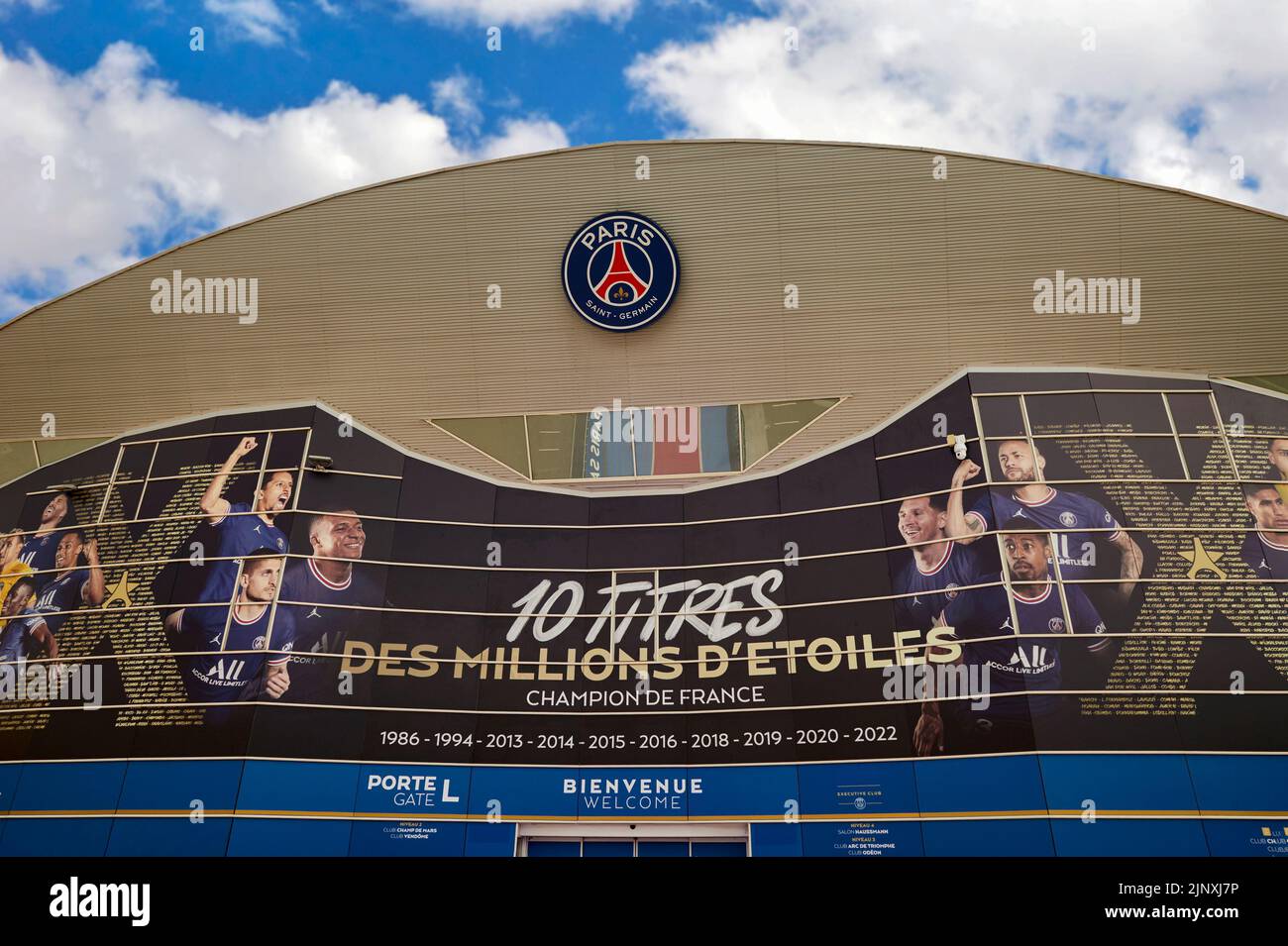 Vista sulla facciata profumata dell'arena Parc des Princes, Parigi Foto Stock