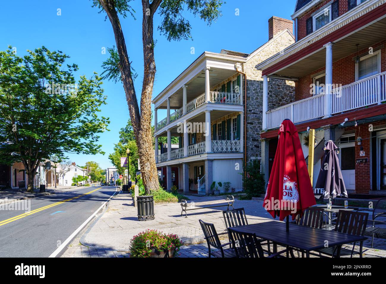 Port Deposit, MD, USA – 13 agosto 2022: Vista su alcuni edifici della storica città fluviale. Foto Stock