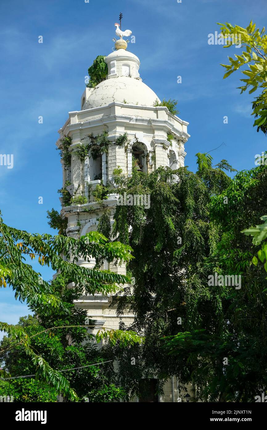 Campanile della Cattedrale Metropolitana di San Paolo a Vigan, Isola di Luzon, Filippine. Foto Stock