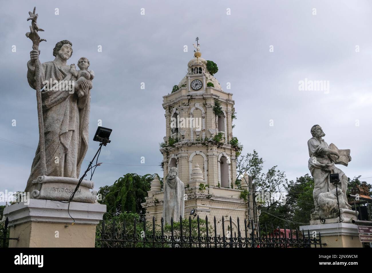 Campanile della Cattedrale Metropolitana di San Paolo a Vigan, Isola di Luzon, Filippine. Foto Stock