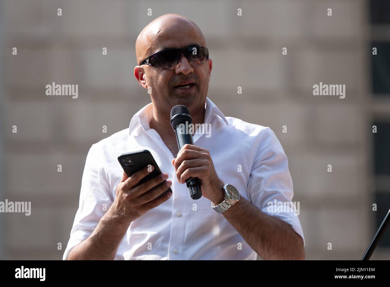 Mohammed Shafiq del PCS (Public and Commercial Services Union) Manchester, Regno Unito. 14th ago 2022. I marchers di Peterloo si radunarono a Piccadilly Gardens per marciare a Piazza San Pietro. Seguito da un Rally alla Briton's Protection che ha legami storici con il massacro di Peterloo del 16 agosto 1819. L'Assemblea popolare di Manchester sostiene la marcia e il raduno di Peterloo e si è impegnata in alcune organizzazioni. È stato istituito dal Word Newspaper a Credit: GaryRobertsphoto/alamilevenews Foto Stock