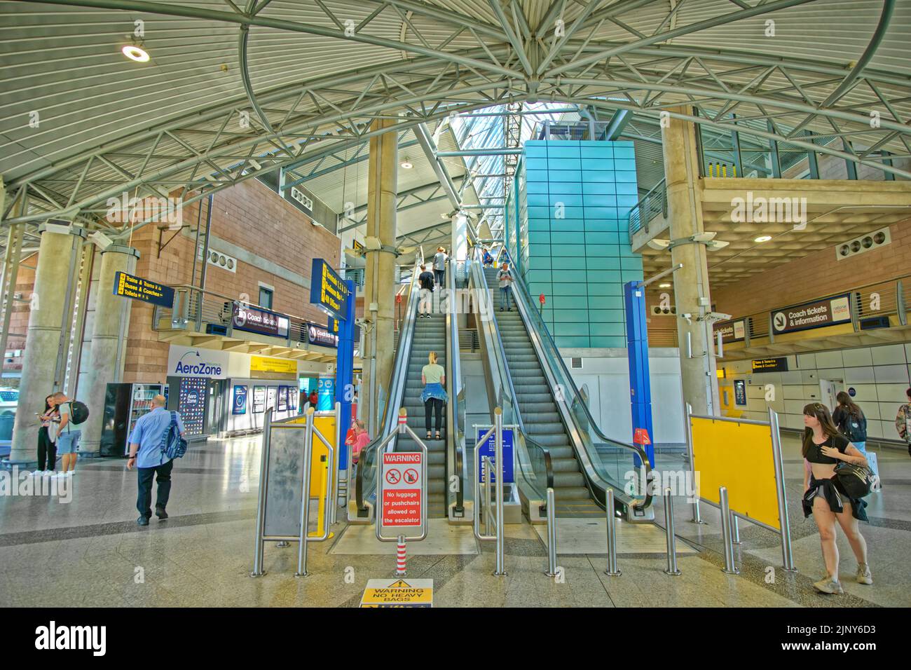 Stazione ferroviaria e Tramway dell'aeroporto di Manchester, Manchester, Inghilterra. Foto Stock