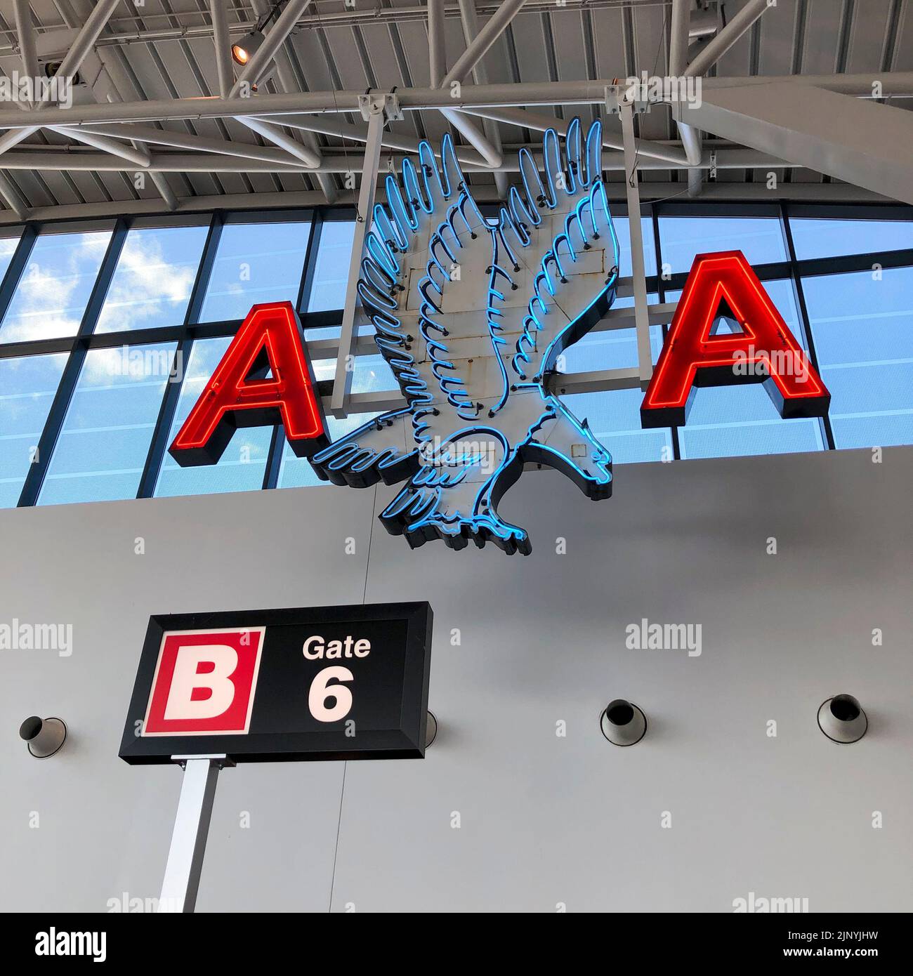 Firma American Airlines all'aeroporto Logan di Boston il 2022 agosto Foto Stock