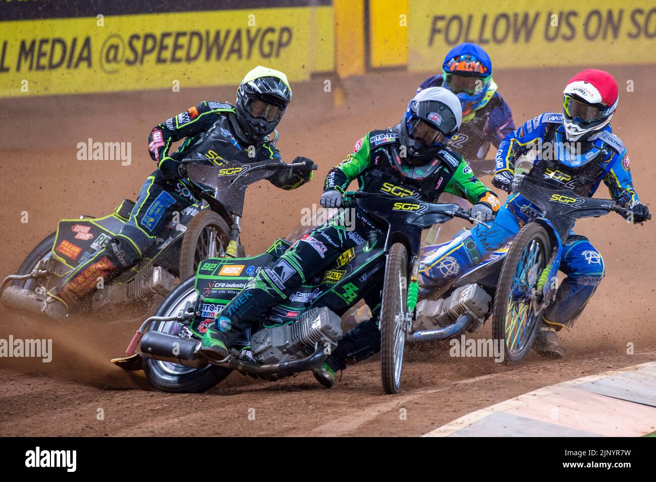 Benjamin basso di Danimarca (bianco), Gustav Grahn di Svezia (giallo), Petr Chlupac di Repubblica Ceca (rosso) e Jason Edwards di Regno Unito (blu) in Heat 5 durante il Gran Premio 2022 FIM Speedway 2 di Gran Bretagna al Principality Stadium di Cardiff, Galles, Regno Unito il 14 agosto 2022 (Foto di Andrew SURMA/ Credit: Sipa USA/Alamy Live News Foto Stock