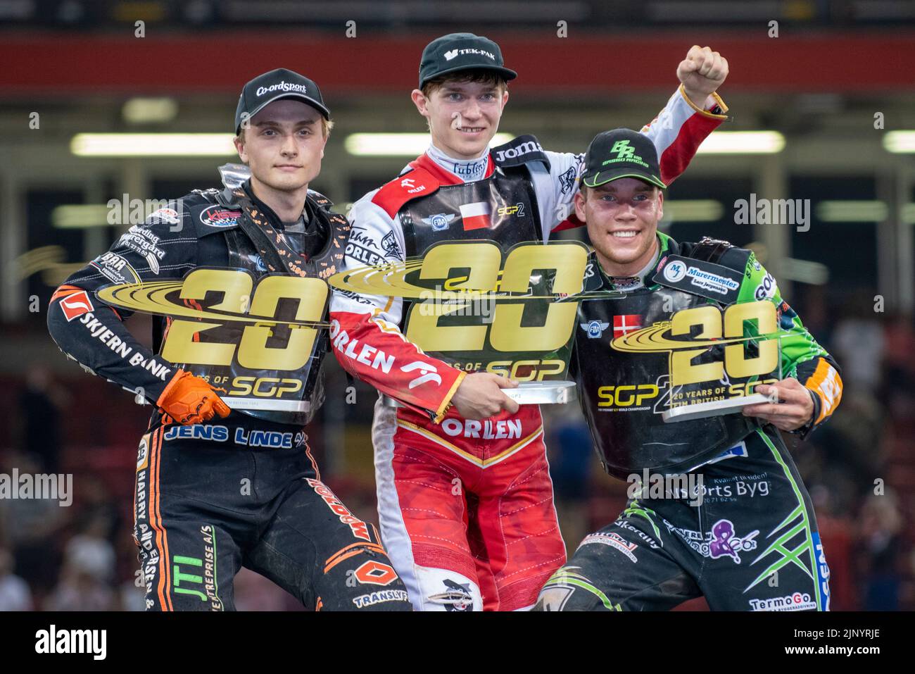 Kevin Juhl Pedersen di Danimarca, Mateusz Cierniak di Polonia e Benjamin basso di Danimarca sul podio con i trpfies durante il 2022 FIM Speedway Grand Prix 2 di Gran Bretagna al Principality Stadium di Cardiff, Galles, Regno Unito il 14 agosto 2022 (Foto di Andrew SURMA/ Credit: Sipa USA/Alamy Live News Foto Stock