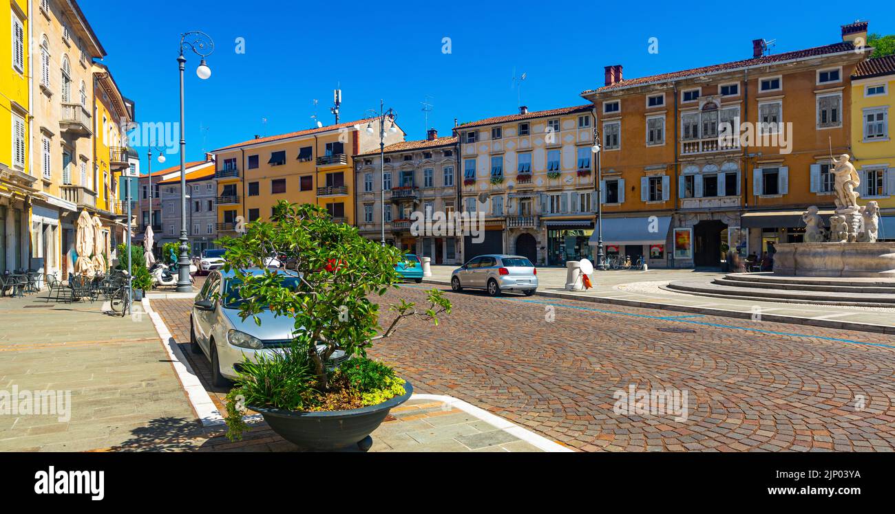 Piazza della Vittoria con Fontana del Nettuno, Gorizia, Italia Foto Stock