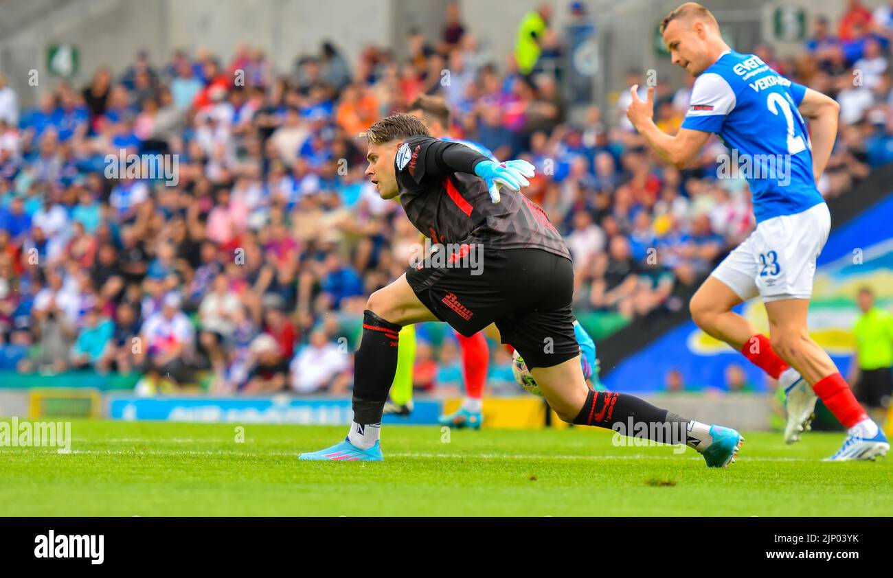 Jethren Barr in azione - Linfield Vs Portadown, Windsor Park Belfast, domenica 14th agosto 2022 Foto Stock