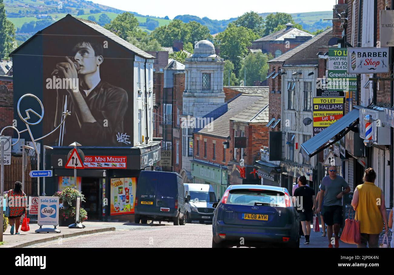 Ian Curtis, cantante di Joy Division Mural di Aske, artista di strada con sede a Manchester, Mill Street, Macclesfield, Cheshire, INGHILTERRA, REGNO UNITO,SK11 6NN Foto Stock
