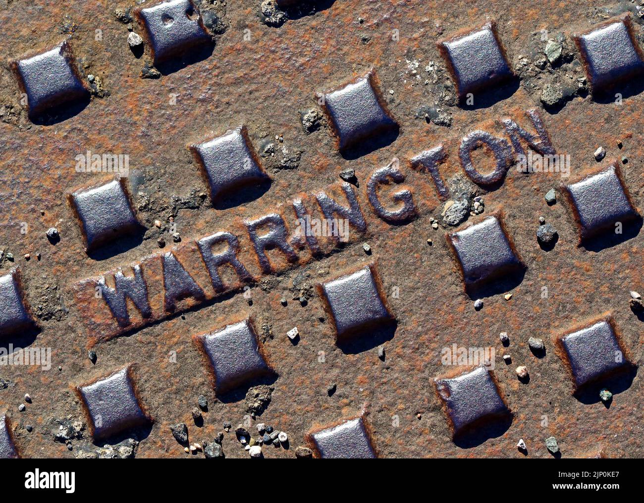 Warrington griglie, ferro, strada, coperture, Cheshire, Inghilterra, Regno Unito Foto Stock
