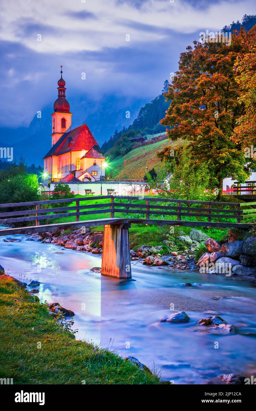 Ramsau, Germania. Bel crepuscolo pittoresco Ramsau bei Berchtesgaden, colori autunnali in Baviera. Foto Stock